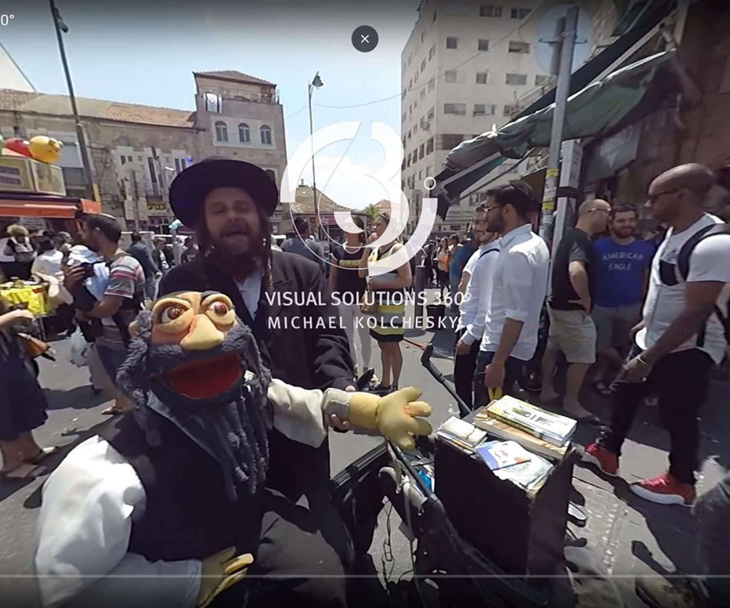 Jerusalem Market ¨Mahane-Yehuda¨ Rabbi puppet show at friday afternoon 2016