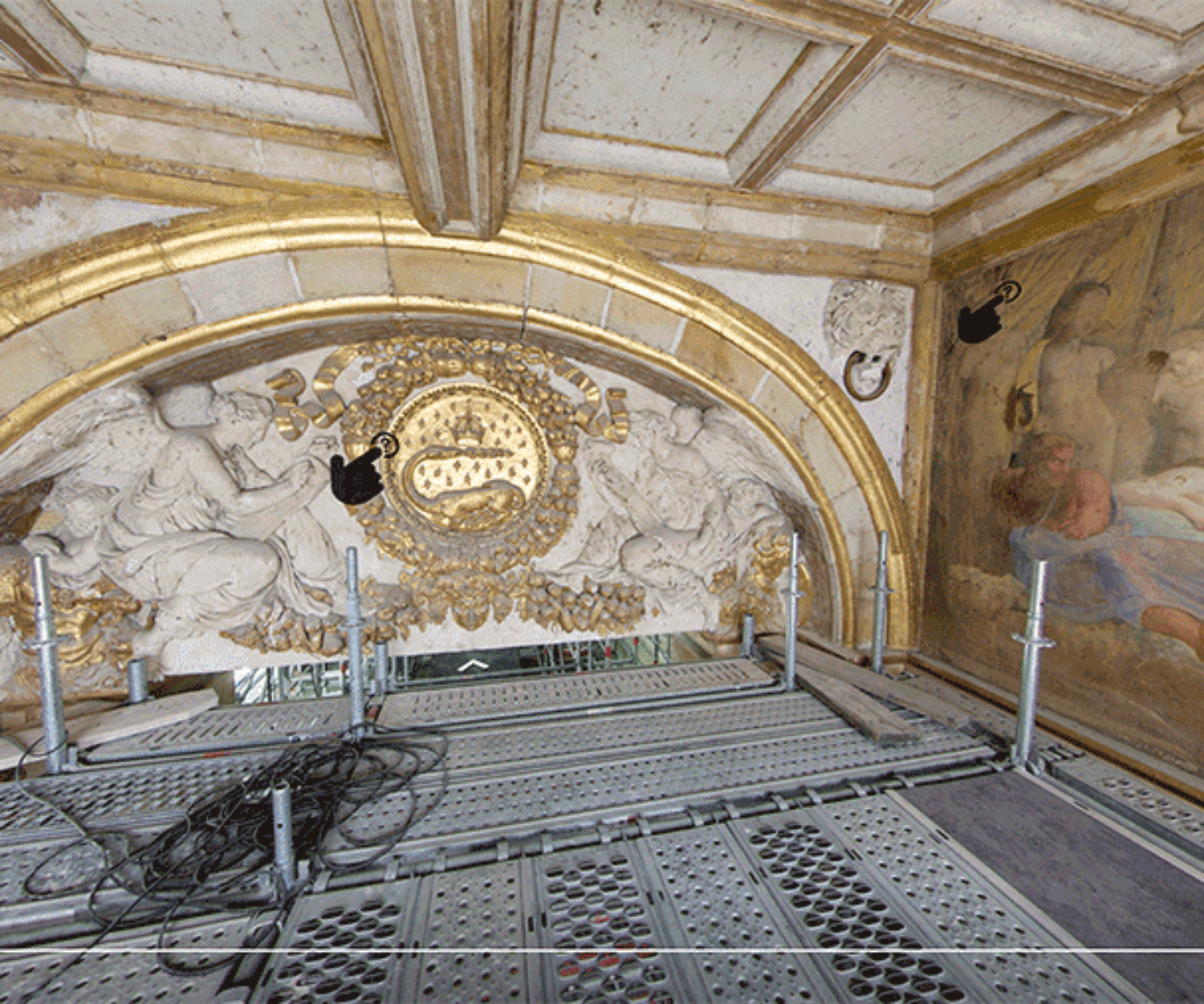restauration de la porte dorée - château fontainebleau